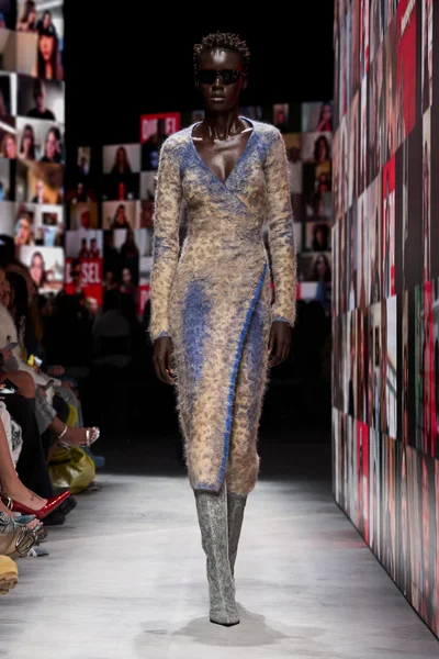 Look 30